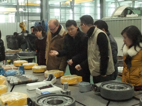 阿聯(lián)酋外商參觀世必愛軸承生產(chǎn)并進行業(yè)務洽談