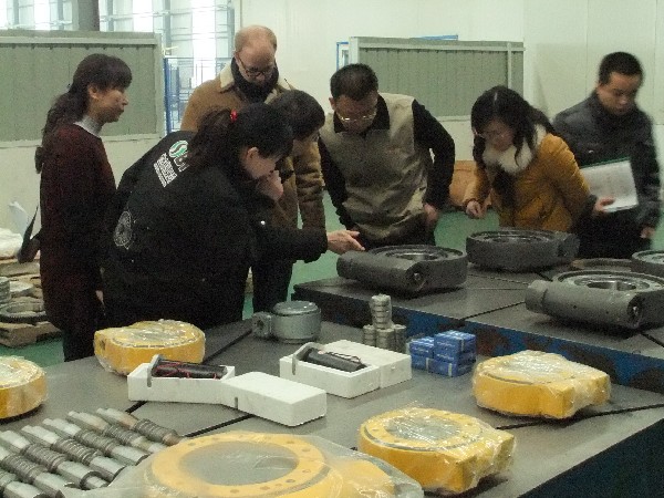 阿聯(lián)酋外商參觀世必愛軸承生產(chǎn)并進行業(yè)務洽談